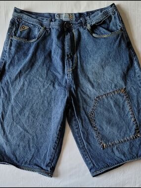 Akademiks Wide Leg Baggy Denim Shorts with Contrast Stitching. Size 34. Y2k.